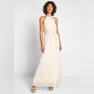 NWT ModCloth Illuminated Elegance Chiffon
Maxi Dress
Cream Gold Silver
Small